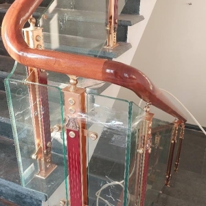 THI CÔNG CẦU THANG KÍNH BA TRI BẾN TRE