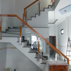 NHẬN LẮP ĐẶT THI CÔNG CẦU THANG NHÔM KÍNH TRỌN GÓI BA TRI