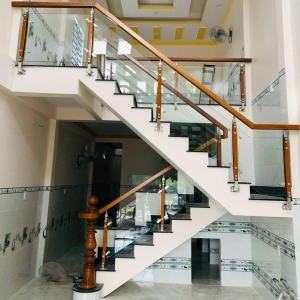 THI CÔNG CẦU THANG KÍNH TRỌN GÓI BA TRI
