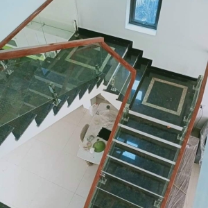 THI CÔNG, SỮA CHỮA CẦU THANG KÍNH TẠI GIỒNG TRÔM