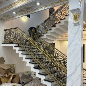 THI CÔNG CÂU THANG NHÔM ĐÚC CAO CẤP BÌNH ĐẠI