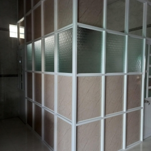 VÁCH NGĂN KÍNH CƯỜNG LỰC BA TRI