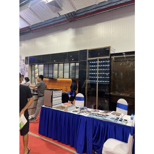 Nội thất cánh kính ba tri 